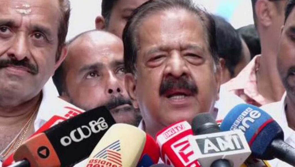 ബ്ലേഡ് ആക്രമണ വിവാദം : എസ്എഫ്ഐയുടെ ആരോപണം തള്ളി ചെന്നിത്തല