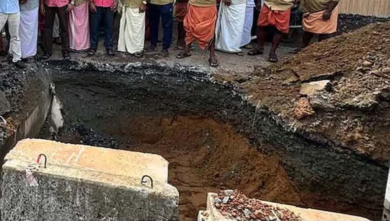 പെരിയ ദേശീയപാത സർവീസ് റോഡിൽ വൻ ഗർത്തം