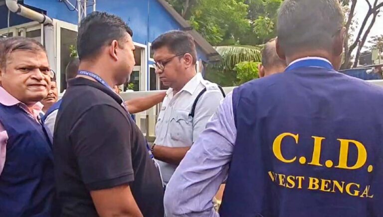 വ്യാജ ഒപ്പ് കേസ് : അന്വേഷണ സംഘം മമതയുടെ കാളിഘട്ടിലെ വസതിയിൽ