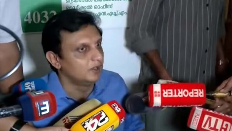 നിപ കണ്‍ട്രോള്‍ റൂമില്‍ കയറ്റിയില്ല; കുത്തിയിരുന്ന് പ്രതിഷേധിച്ച് മുഹമ്മദ് റിയാസ്