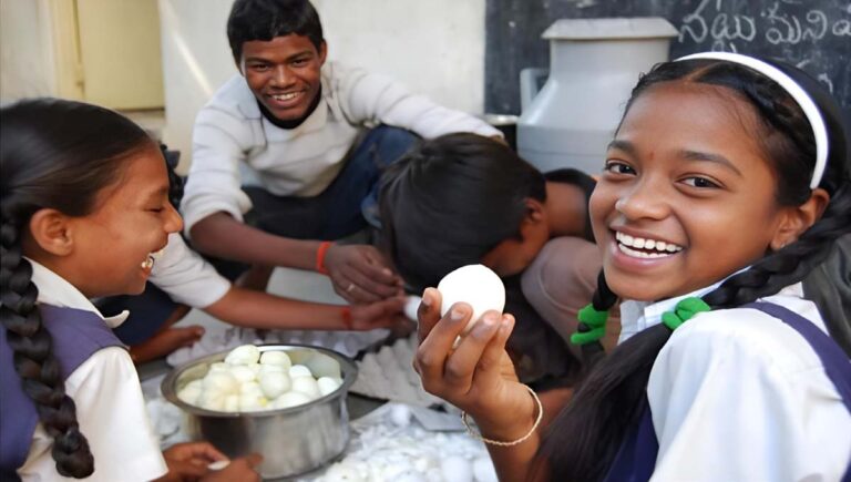 പശ്ചിമബംഗാളിലെ സ്‌കൂളുകളില്‍ ഉച്ചഭക്ഷണ മെനുവില്‍ നിന്ന് കോഴിമുട്ട പുറത്ത്; പകരം പനീറും സോയാബീനും