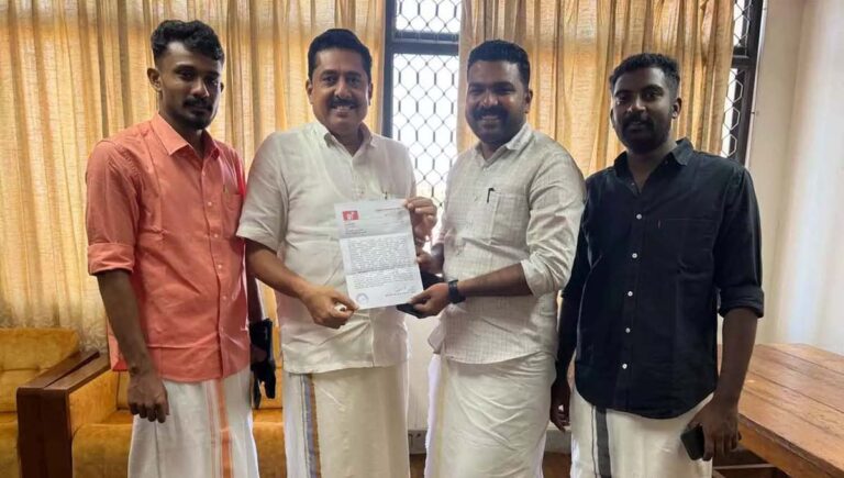 പിഎം ശ്രീ സ്‌കൂൾ പദ്ധതിയിൽ നിന്ന്‌ പിൻവാങ്ങണം; വിദ്യാഭ്യാസ മന്ത്രിക്ക്‌ നിവേദനം നൽകി എസ്‌എഫ്‌ഐ