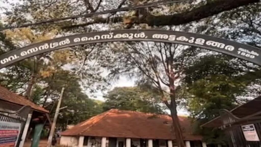 തിരുവനന്തപുരത്ത് സ്‌കൂള്‍ കെട്ടിടം തകര്‍ന്നുവീണു
