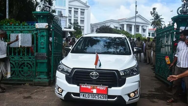 സെക്രട്ടേറിയറ്റിൽ മാധ്യമങ്ങൾക്ക് വീണ്ടും കർശന വിലക്ക്; നോർത്ത് സമരഗേറ്റും ബാരിക്കേഡ് വെച്ച് അടച്ചു