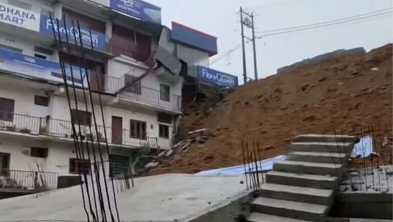 ഇടുക്കി പാമ്പനാറില്‍ നിര്‍മ്മാണത്തിലിരുന്ന അഞ്ചു നില കെട്ടിടം ഇടിഞ്ഞു വീണു