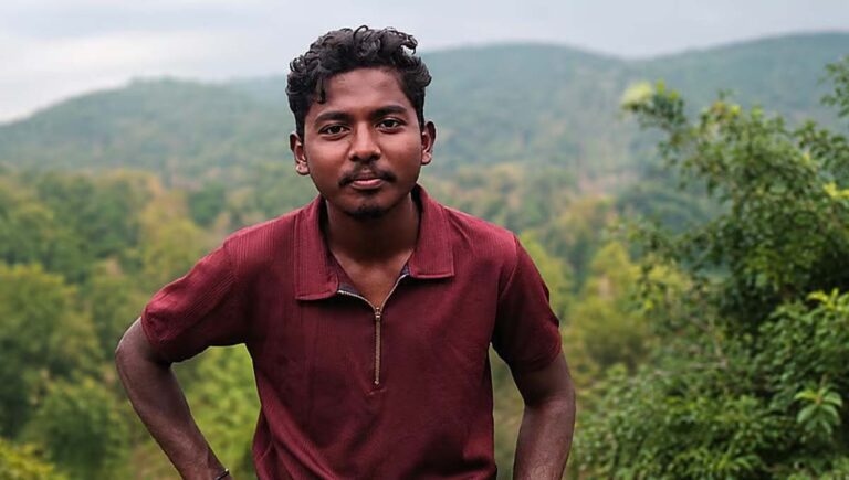 അട്ടപ്പാടി ചുരത്തിൽ മരം വീണ് ആംബുലൻസ് കുടുങ്ങി; ചികിത്സ വൈകി ആദിവാസി യുവാവ് മരിച്ചു