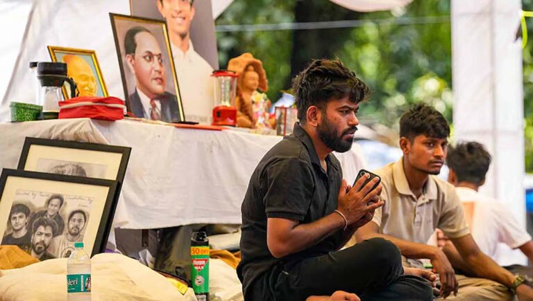 പ്രധാനമന്ത്രിയുടെ പ്രതികരണം അപര്യാപ്തം; ധര്‍മ്മേന്ദ്ര പ്രധാന്‍ രാജിവെക്കാതെ ജന്തര്‍ മന്തര്‍ വിട്ടുപോകില്ല : സിജെപി