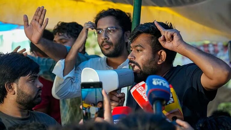 ‘ചലോ സൻസദ്’ മാർച്ചുമായി മുന്നോട്ട്; നിരാഹാരം പ്രഖ്യാപിച്ച് ദിപ്കെ