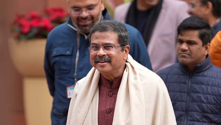 യുവാക്കളുടെ വികാരത്തെ മാനിക്കുന്നു; രാജിക്ക് പിന്നാലെ പ്രതികരിച്ച് ധര്‍മേന്ദ്ര പ്രധാന്‍