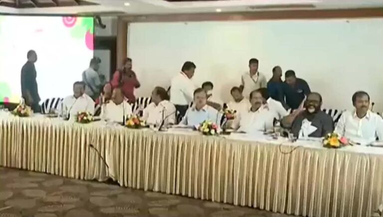 മുഖ്യമന്ത്രി വിളിച്ച എംപിമാരുടെ യോഗത്തിൽ തർക്കം