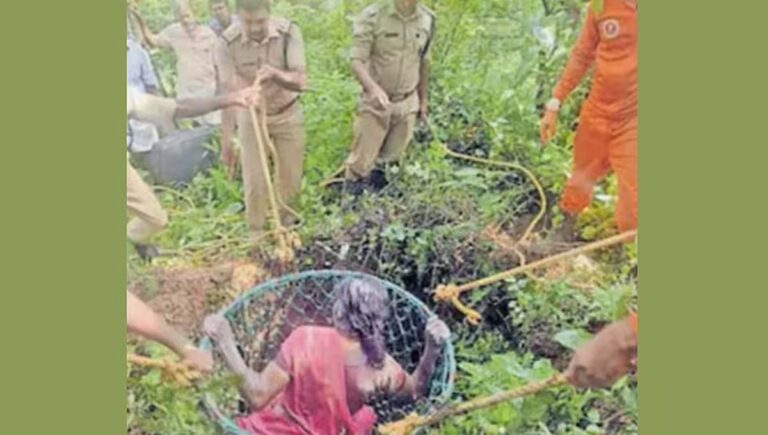പെരുമഴയത്ത് 20 മണിക്കൂറോളം കിണറ്റിൽ ജീവനു വേണ്ടി മല്ലിട്ട് വീട്ടമ്മ; വീട്ടമ്മയെ രക്ഷിച്ച് ഫയർഫോഴ്സ്
