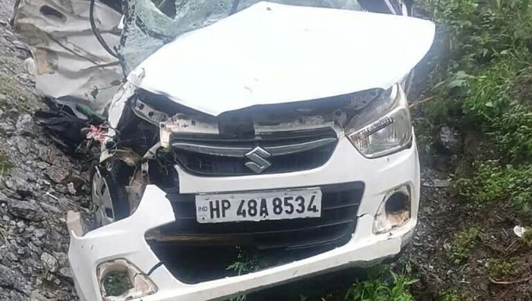 ഹിമാചലിൽ കാർ കൊക്കയിലേക്ക് മറിഞ്ഞ് അഞ്ച് പേർ മരിച്ചു