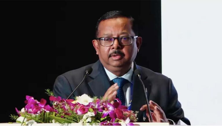 ഗംഗാനദിയില്‍ വെച്ച് ചിക്കന്‍ ബിരിയാണി കഴിക്കുന്നത് കുറ്റമായി കാണാനാവില്ല : ജസ്റ്റിസ് ഉജ്ജല്‍ ഭൂയാന്‍