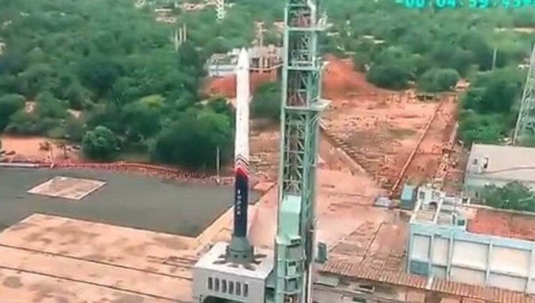 രാജ്യത്തെ ആദ്യ ഓര്‍ബിറ്റല്‍ സ്വകാര്യ ബഹിരാകാശ റോക്കറ്റ് വിക്രം 1 വിക്ഷേപണം വിജയം