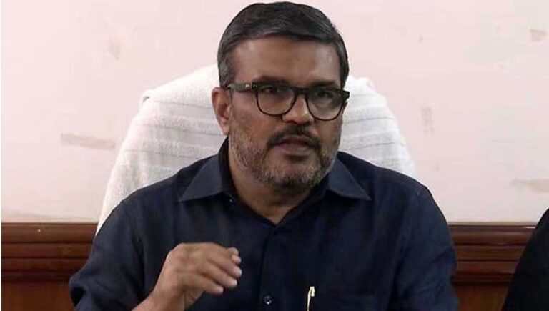 തദ്ദേശ സ്ഥാപനങ്ങൾക്ക് ഫണ്ട് അനുവദിക്കാതെ യുഡിഎഫ് സർക്കാർ വികസന പ്രവർത്തനങ്ങൾ അട്ടിമറിക്കുന്നു : എംബി രാജേഷ്