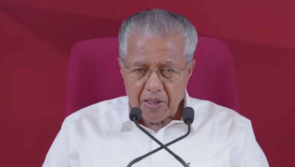 വഖഫ് ബോര്‍ഡ് പുനഃസംഘട കേസ്; സംസ്ഥാന സര്‍ക്കാര്‍ ഹര്‍ജിക്കാരുമായി ഒത്തുകളിച്ചു : പിണറായി വിജയന്‍