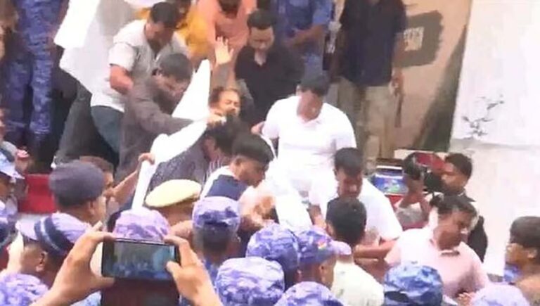 സോനം വാങ്ചുക്കിനെ അറസ്റ്റ് ചെയ്ത് ആശുപത്രിയിലേക്ക് മാറ്റി