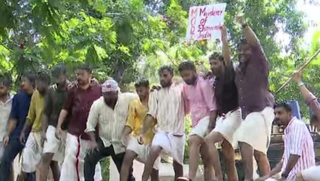 നീറ്റ് ചോദ്യപേപ്പർ ചോർച്ച : എസ്എഫ്ഐ പ്രതിഷേധങ്ങൾക്ക് നേരെ കണ്ണീർവാതകവും ജലപീരങ്കിയും