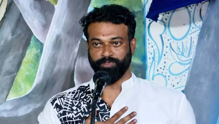 സംസ്ഥാനത്ത് ആദ്യമായി വിയ്യൂര്‍ ജയിലില്‍ സത്യപ്രതിജ്ഞ ചെയ്ത് കാപ്പാ കേസ് പ്രതി ആര്‍ സുഗതന്‍