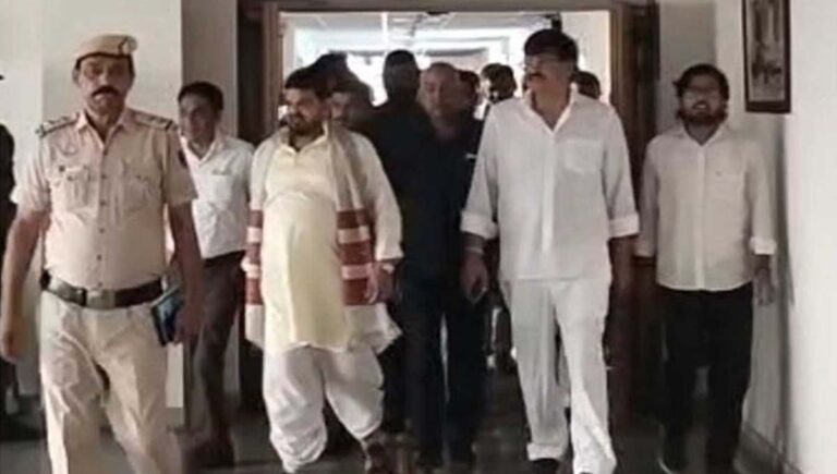 റെസ്ലിംഗ് ഫെഡറേഷന്‍ ലൈംഗികാതിക്രമ കേസ് : ബ്രിജ് ഭൂഷണ്‍ സിങ്ങിനെയും വിനോദ് തോമറിനെയും കുറ്റവിമുക്തനാക്കി കോടതി